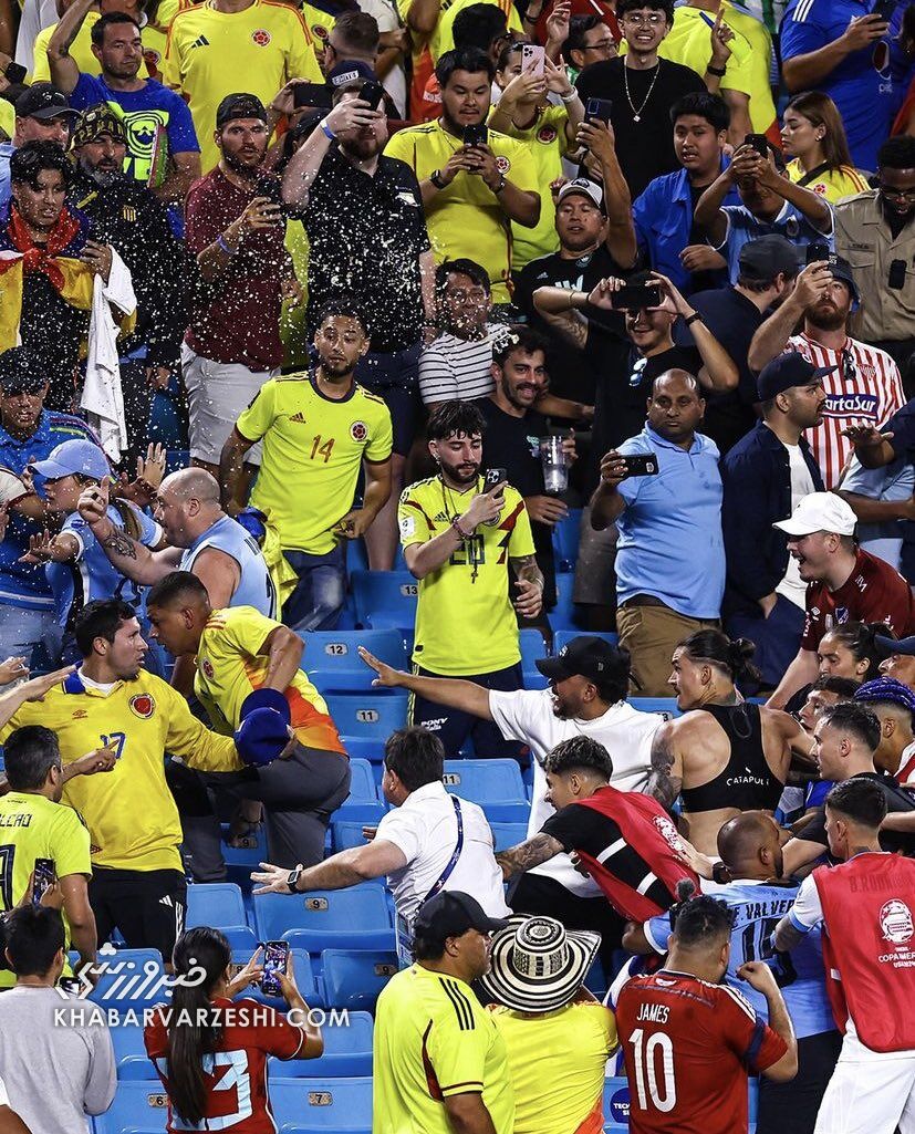 درگیری ستارههای اروگوئه با هواداران روی سکوها/ علت این اتفاق چه بود؟ +تصاویر