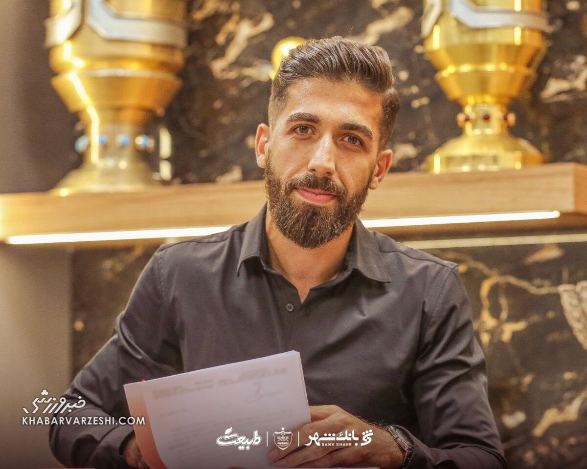 فرشاد فرجی با پرسپولیس تمدید کرد +عکس فرشاد فرجی با پرسپولیس تمدید کرد +عکس