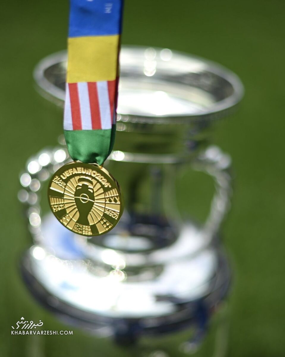 عکس| رونمایی از جام و مدال قهرمانی یورو ۲۰۲۴