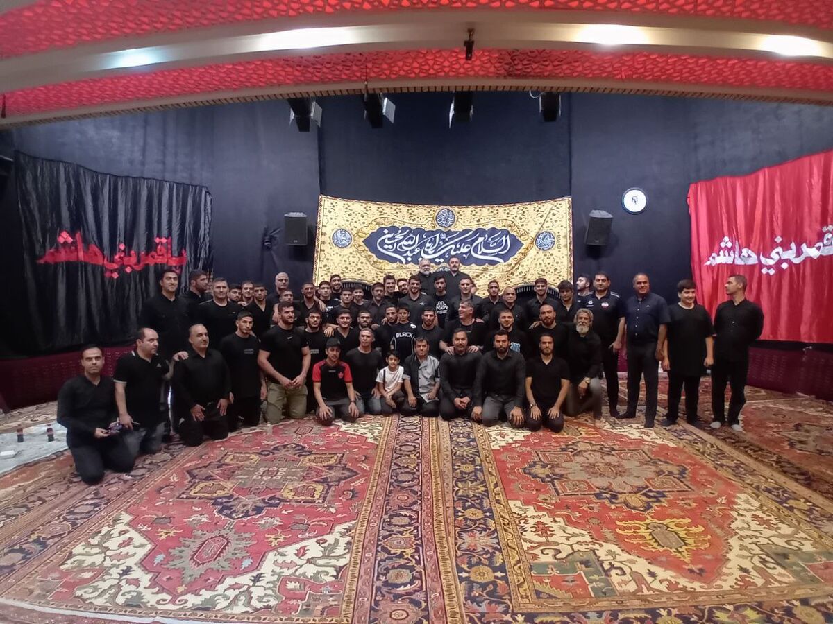عزاداری سیدالشهدا در هیات/ تیمهای ملی کشتی مهمان سفره امام حسین (ع)
