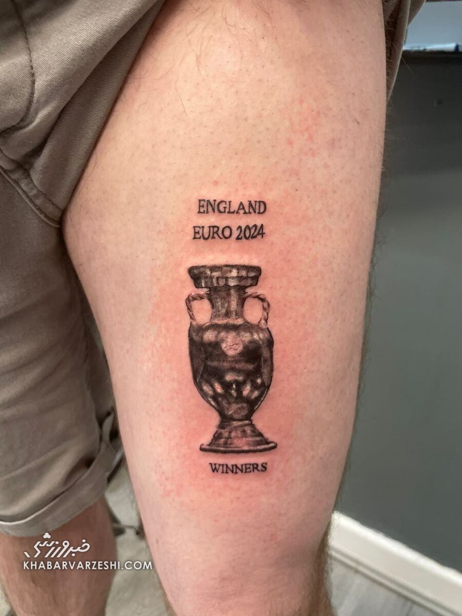 هواداری که از خالکوبی جنجالیاش پشیمان نیست/ این تتو تا ۴ سال دیگر واقعی میشود! +عکس