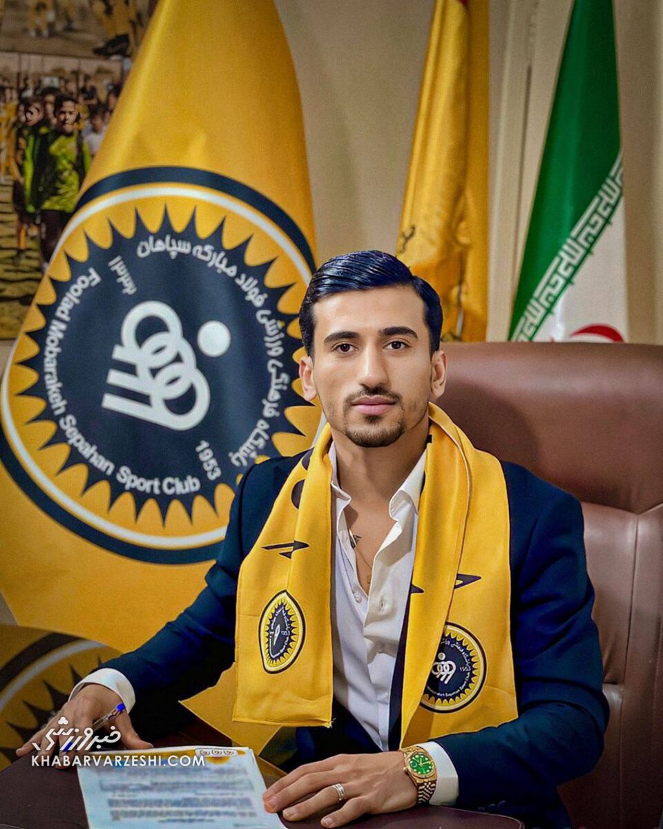 ستاره ملیپوش رسماً به سپاهان پیوست/ خرید جدید تیم پرستاره لیگ رونمایی شد +عکس