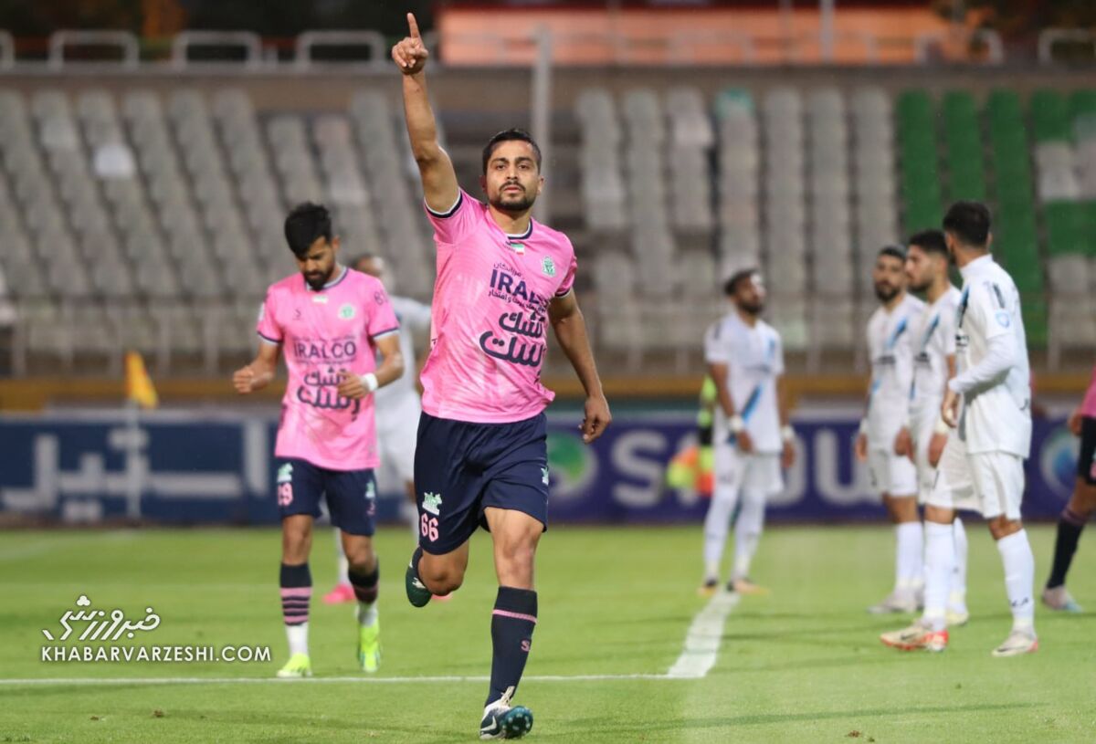 از استقلال و سپاهان پیشنهاد دارم/ گل آفساید بهانه است قهرمانی حق پرسپولیس بود از استقلال و سپاهان پیشنهاد دارم/ گل آفساید بهانه است قهرمانی حق پرسپولیس بود