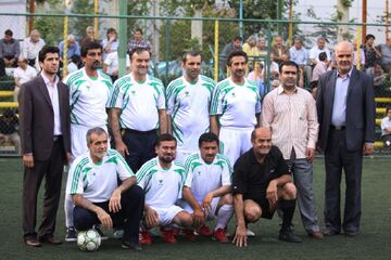تصاویری از فوتبال بازی کردن مسعود پزشکیان، رئیس جمهور ایران