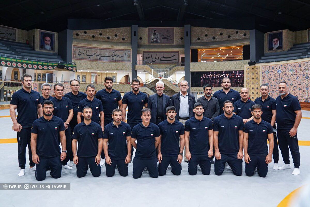 دورهمی رئیس جمهور پزشکیان با حسن یزدانی و رفقا +عکس دورهمی رئیس جمهور پزشکیان با حسن یزدانی و رفقا +عکس