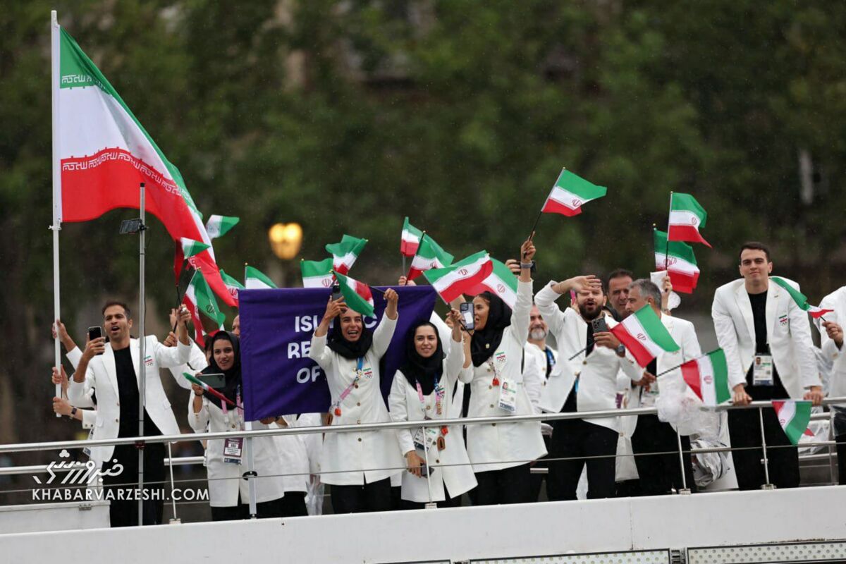 شوخی با لباس کاروان ایران در افتتاحیه المپیک؛ این شما و این تیم پزشکی! شوخی با لباس کاروان ایران در افتتاحیه المپیک؛ این شما و این تیم پزشکی!