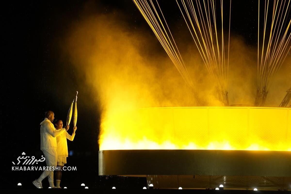 خاصترین فردی که مشعل المپیک را حمل کرد؛ قهرمان ۱۰۰ ساله و زنده فرانسه/ زن و مردی که مشعل المپیک را روشن کردند، چه کسانی بودند؟ +تصاویر