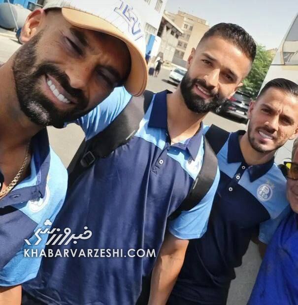 عکس| رامین رضاییان به استقلالیها چسبید/ شاگردان نکونام بمب روحیه در مسیر ترکیه