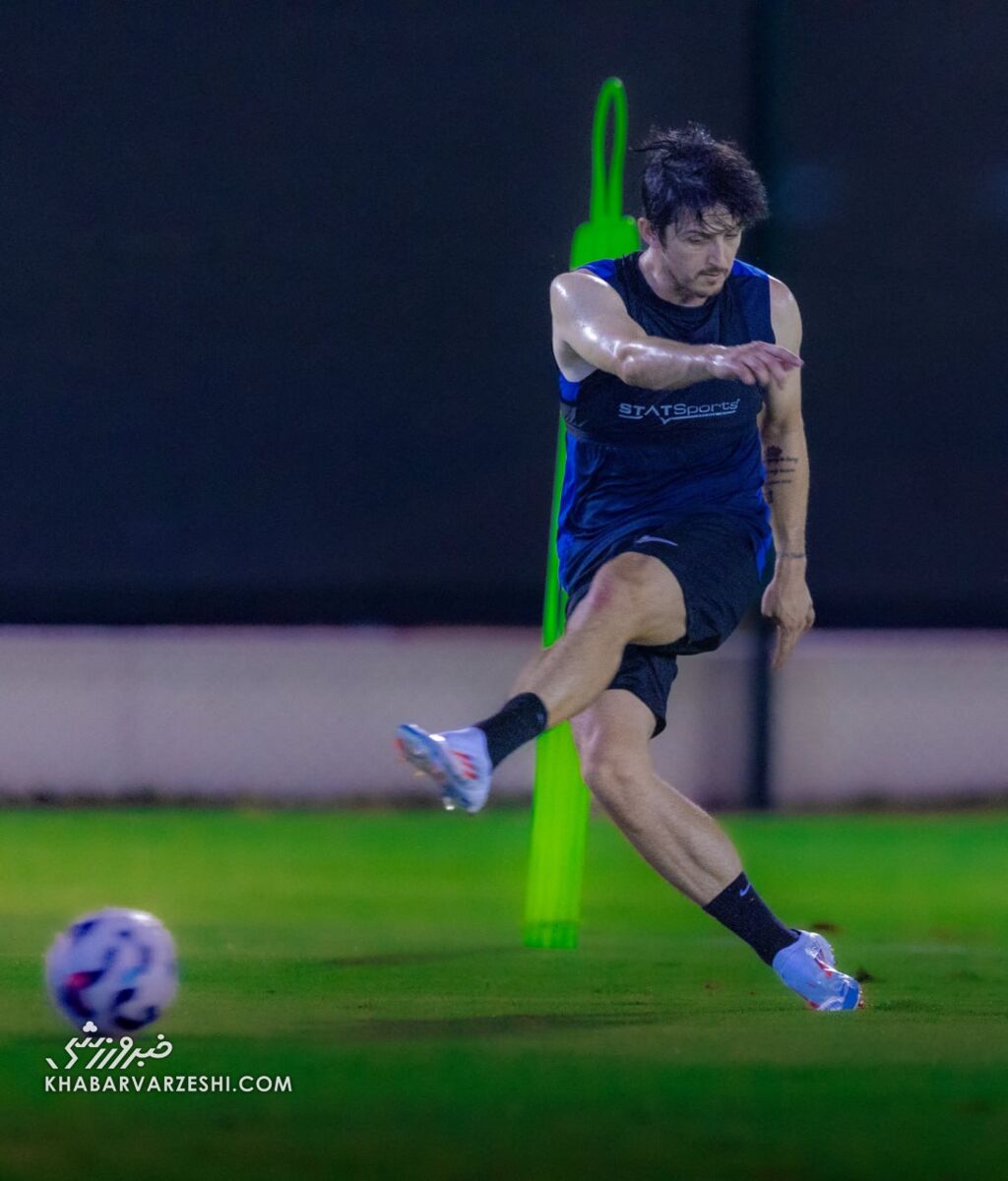 سردار آزمون در تمرین شبابالاهلی/ اولین تصاویر از مهاجم ایرانی در تیم اماراتی +عکس