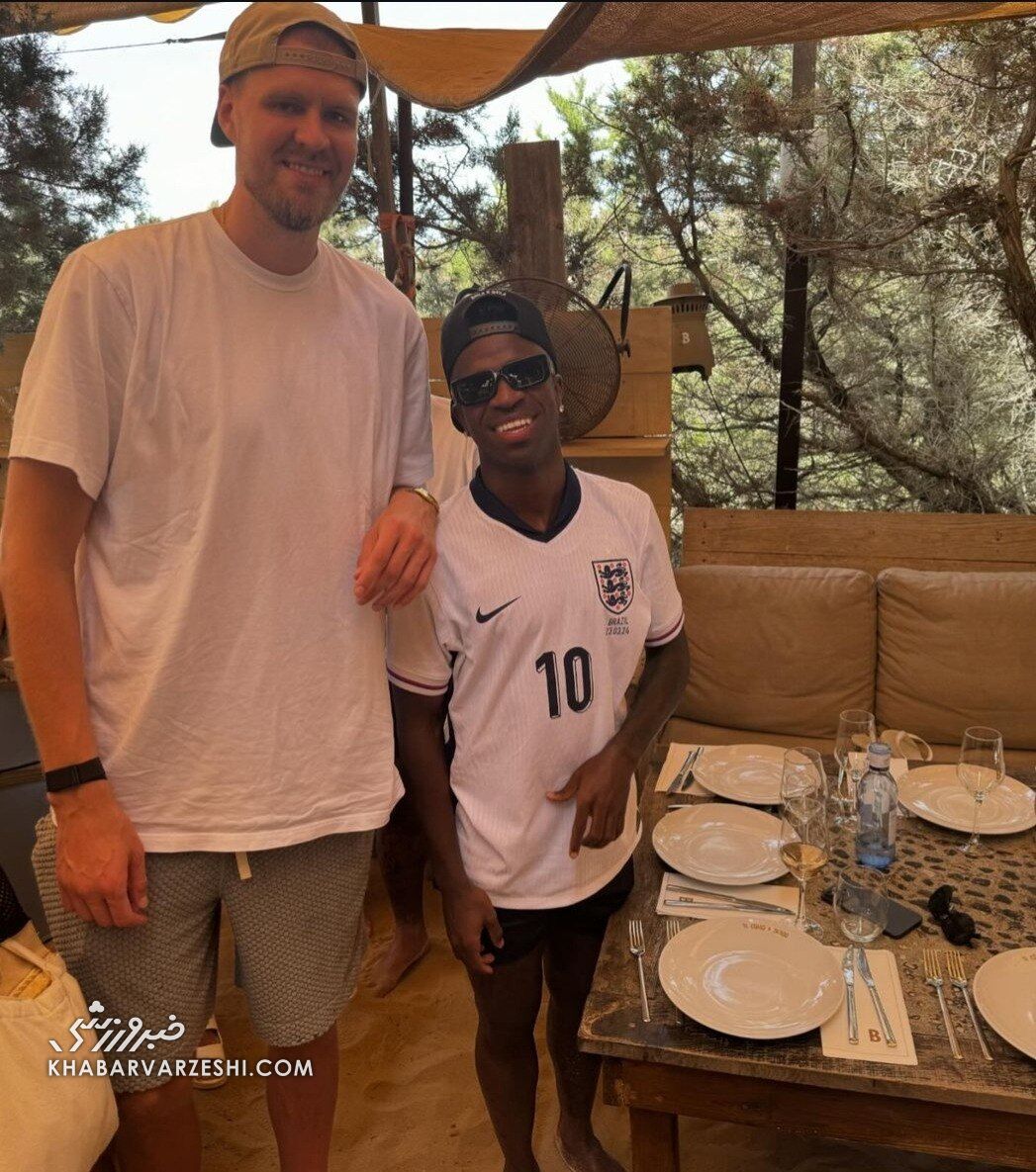 عکس| لباس تیم ملی انگلیس برتن ستاره برزیلی رئال مادرید