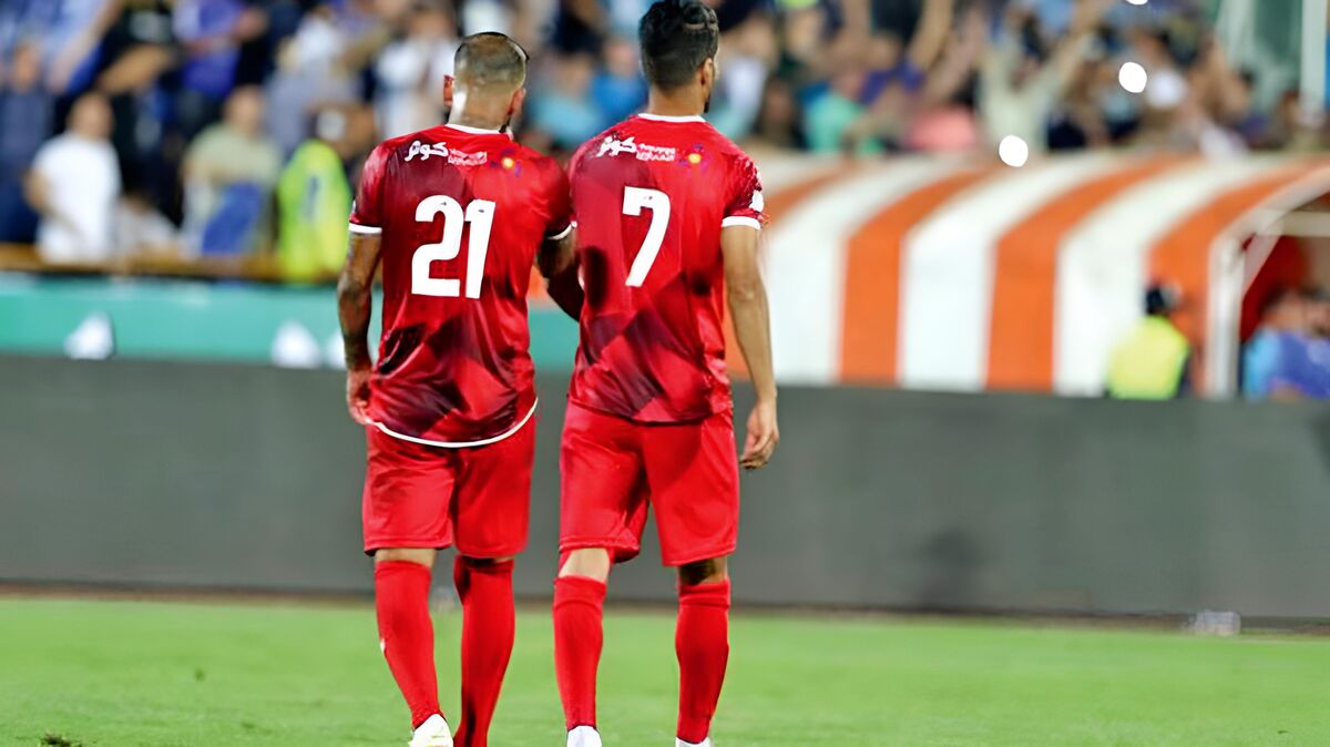 اشکان دژاگه در واکنش به سعید مظفری زاده؛ از ترس اخراج شدن این حرفها را می زنی/ اگر میدانستم با من چنین رفتاری میکنند، از تراکتور شکایت میکردم