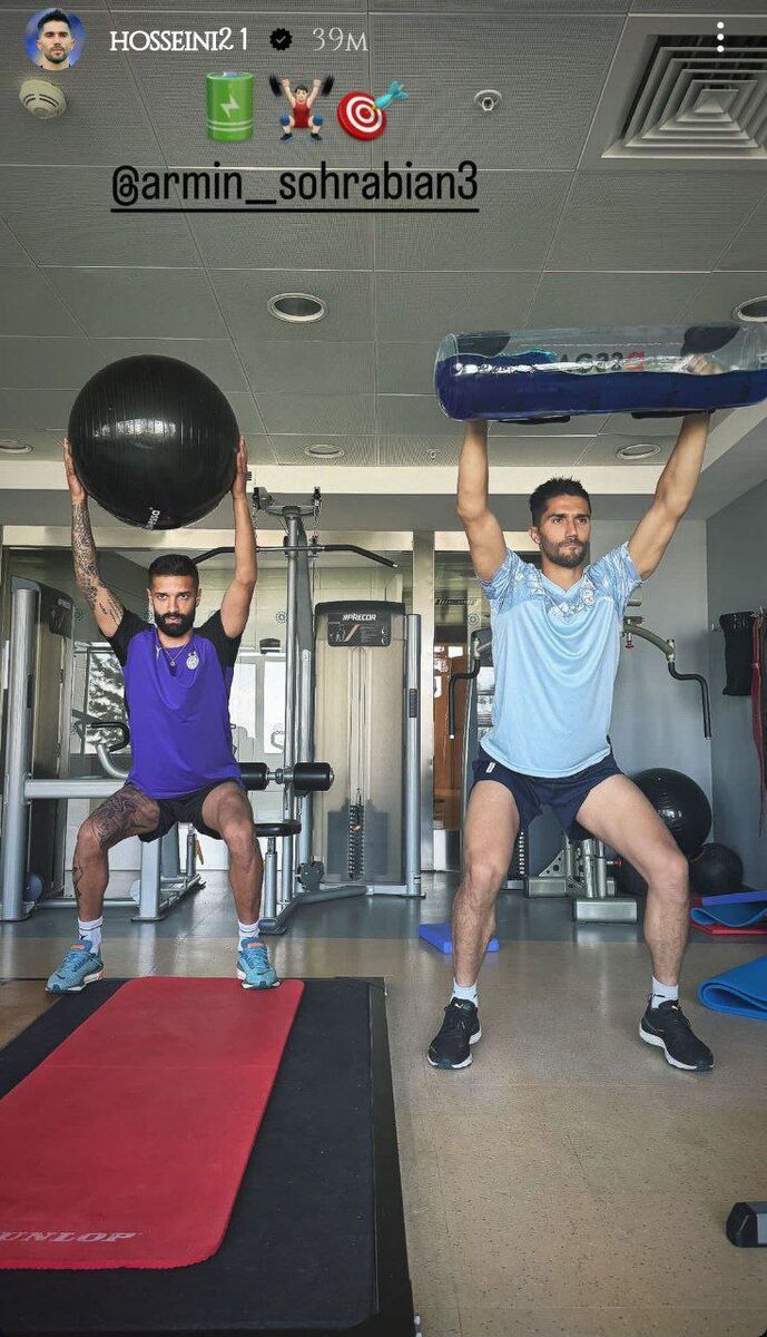 عکس| حسینی در تمرین استقلال وزنهبردار شد!