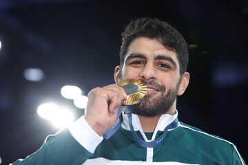 عکس|قهرمان ایرانی انتخاب جهانی/ ستاره کشتی فرنگی بر بام دنیا