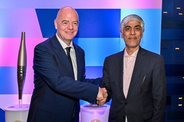 درخواست وزیر ورزش از اینفانتینو؛ پولهای ما را بدهید