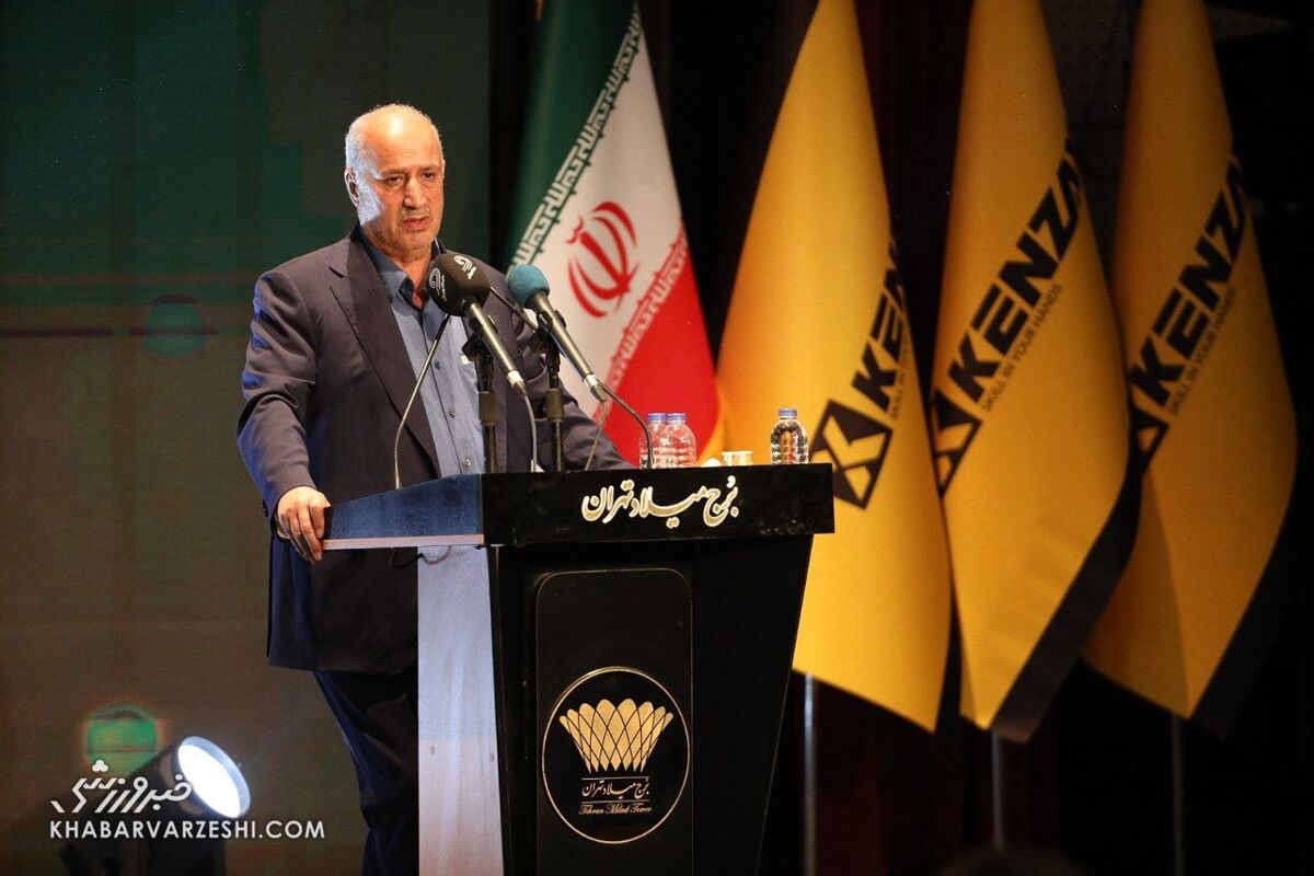 حواشی صحبتهای جنجالی رئیس فدراسیون ادامه دارد/ پرسپولیسیها هم معترض شدند؛ چرا او در مورد پنالتی و اخراج حرفی نزد؟ حواشی صحبتهای جنجالی رئیس فدراسیون ادامه دارد/ پرسپولیسیها هم معترض شدند؛ چرا او در مورد پنالتی و اخراج حرفی نزد؟
