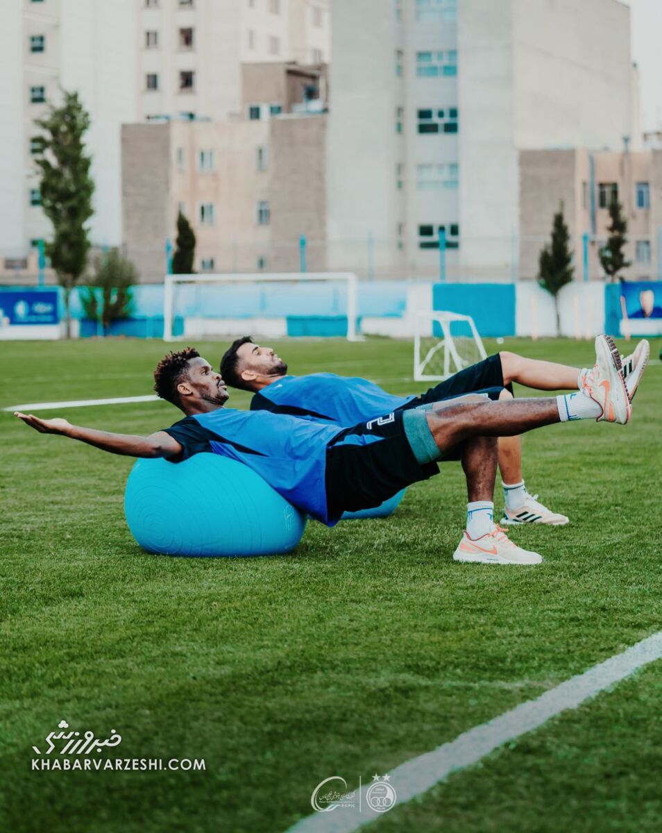 عکس| نکونام بازیکنان استقلال را با وزنههای سنگین به چالش کشید