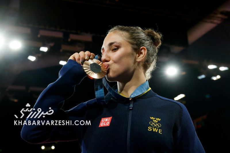 دختر ایرانی پرچمدار سوئد در اختتامیه المپیک/ تارا باز هم در صدر اخبار قرار گرفت +عکس دختر ایرانی پرچمدار سوئد در اختتامیه المپیک/ تارا باز هم در صدر اخبار قرار گرفت +عکس