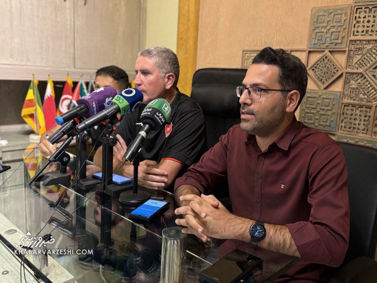 رفتار عجیب خبرنگاران اراکی با سرمربی پرسپولیس/ گاریدو تعجب کرد! رفتار عجیب خبرنگاران اراکی با سرمربی پرسپولیس/ گاریدو تعجب کرد!