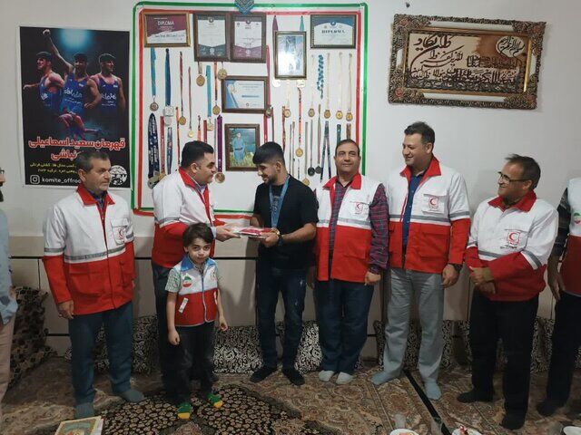 قهرمان المپیک، عضو افتخاری هلال احمر شد +عکس