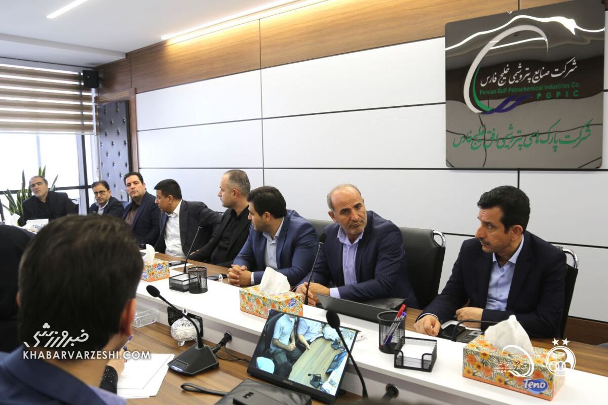 سهامداران استقلال در ساختمان هلدینگ/ مجمع عادی باشگاه آبیها برگزار شد +عکس