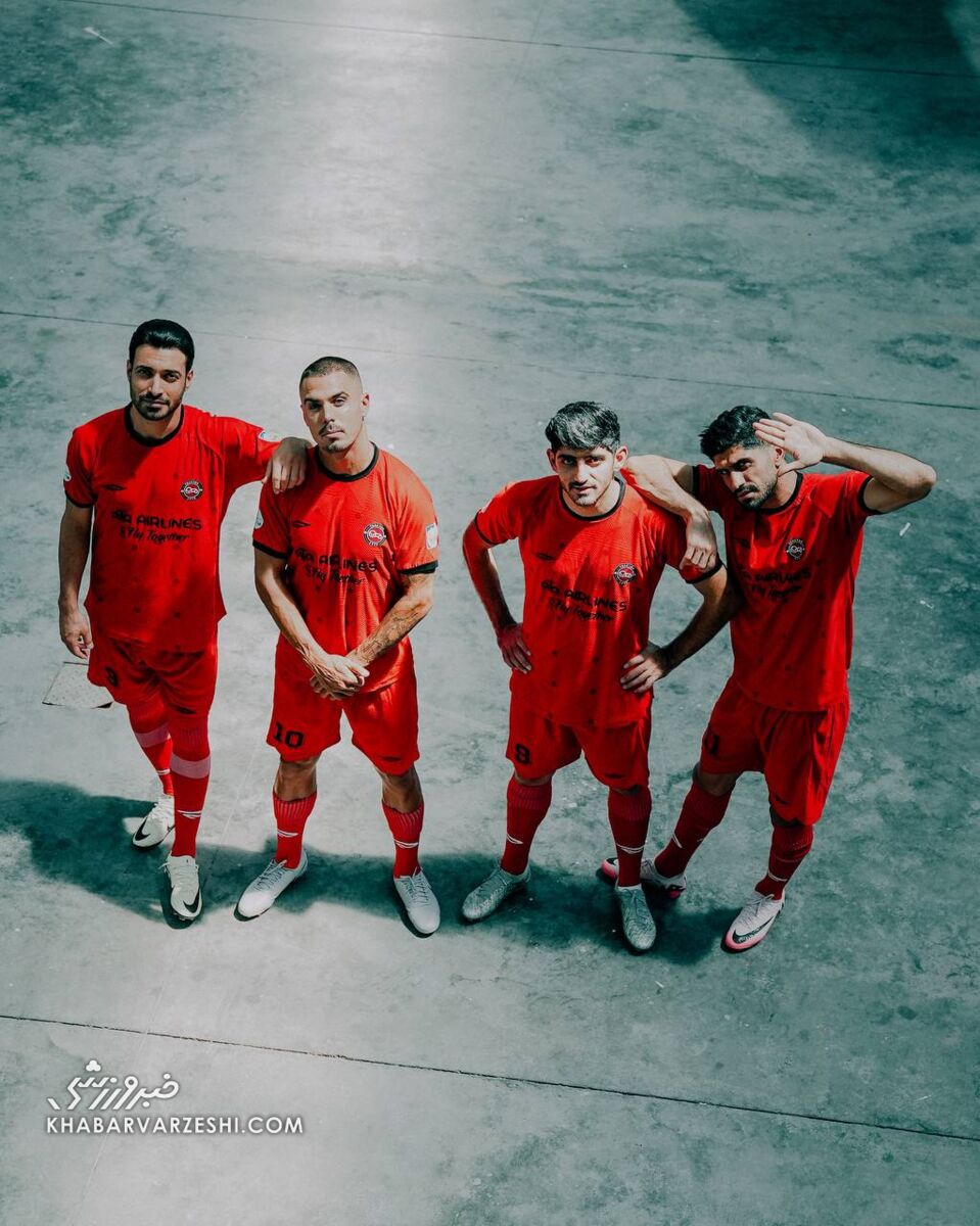 تصاویر| رونمایی متفاوت و جذاب به سبک تراکتوریها/ ستارهها در آشیانه هواپیما