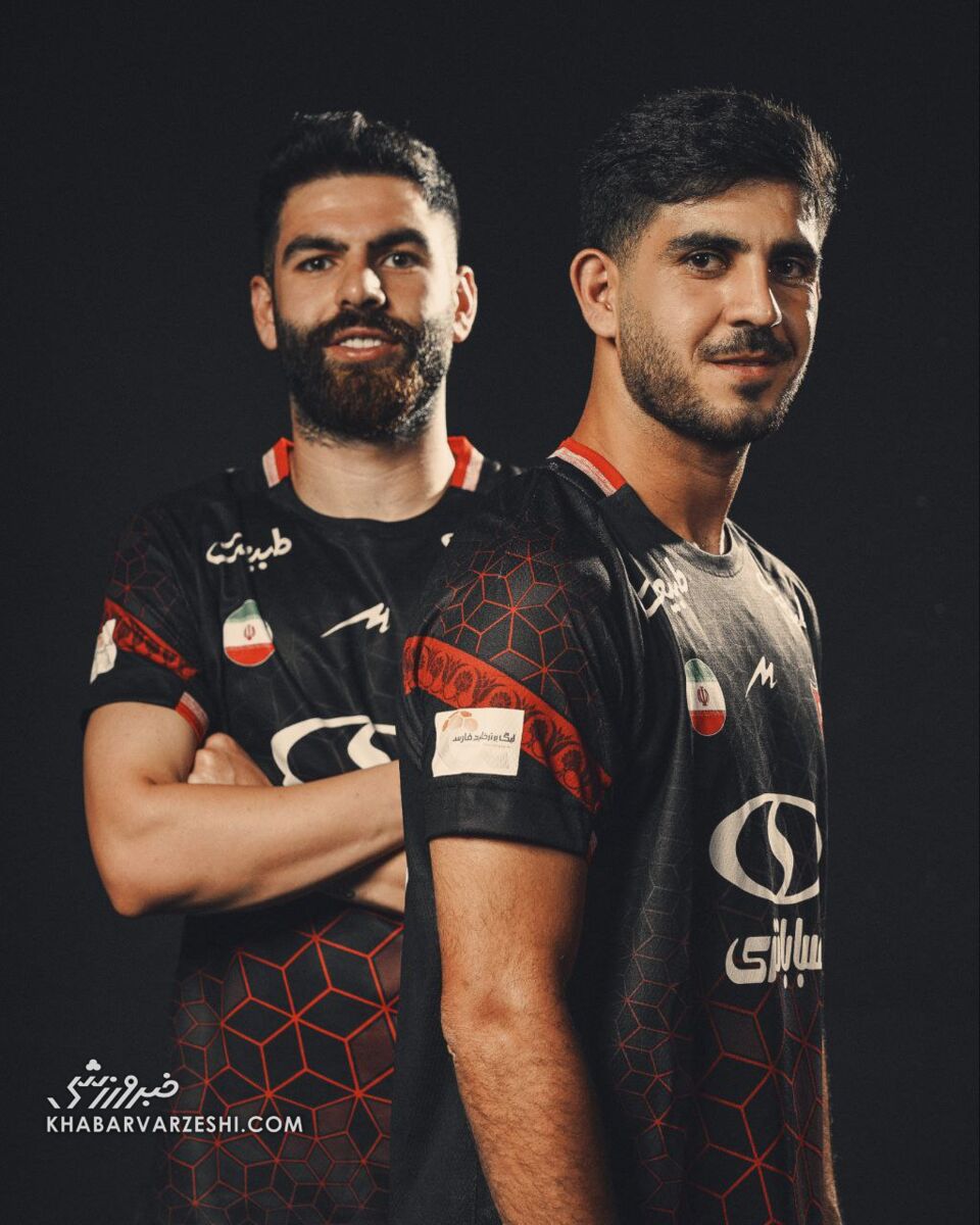 رونمایی از کیت دوم پرسپولیس قبل از بازی با تراکتور/ ستارههای سرخ ژست گرفتند! +عکس