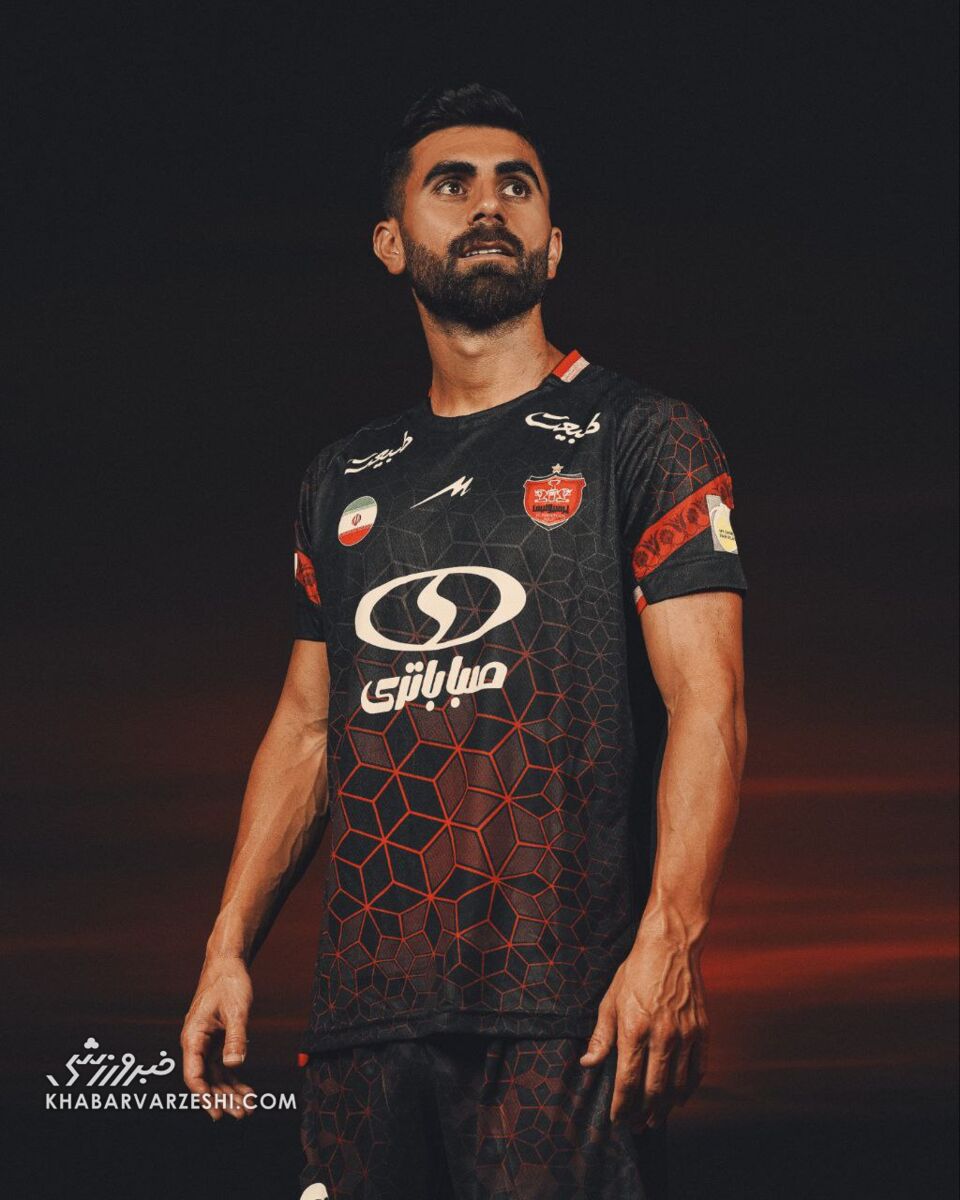 رونمایی از کیت دوم پرسپولیس قبل از بازی با تراکتور/ ستارههای سرخ ژست گرفتند! +عکس