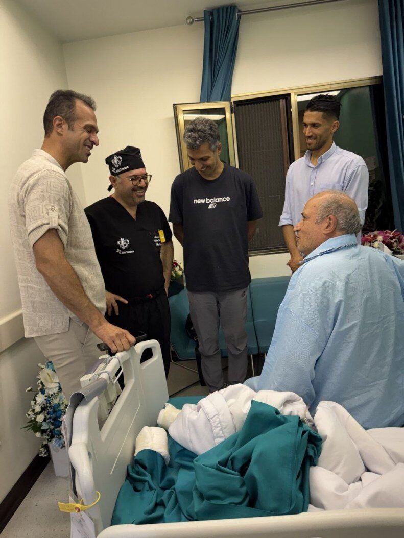 عکس| عیادت فردوسیپور و سیدحسین حسینی از مهدی تاج