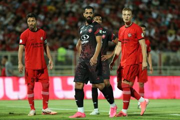 عکس| اسکوچیچ پدرخوانده شد/ پوستر ویژه تراکتور برای دیدار با پرسپولیس