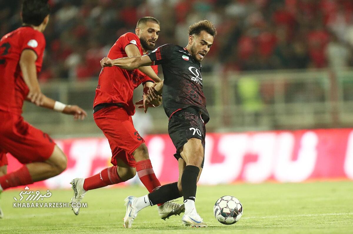 استقلال روی دو ستاره پرسپولیس زوم کرد استقلال روی دو ستاره پرسپولیس زوم کرد