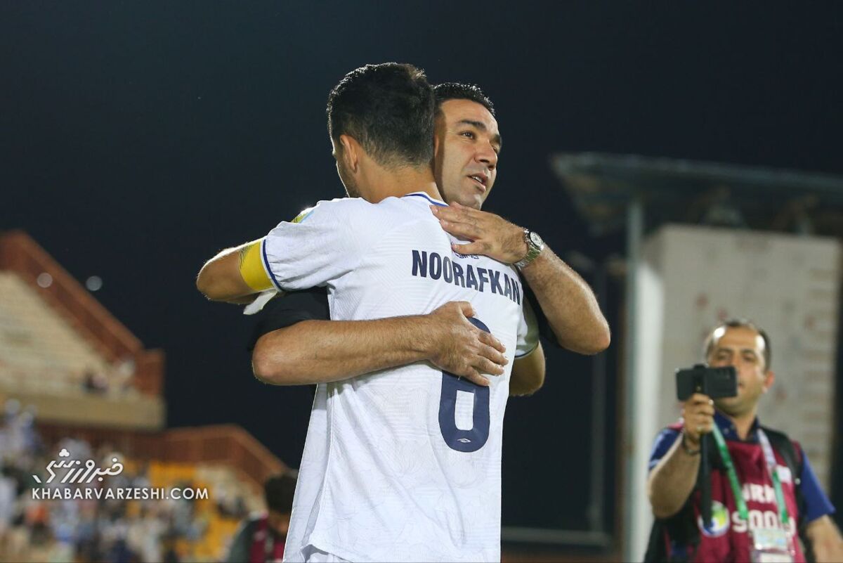 کاپیتانها به سمت یک استقلالی و یک پرسپولیسی رفتند/ واکنش نکونام و زارع +عکس