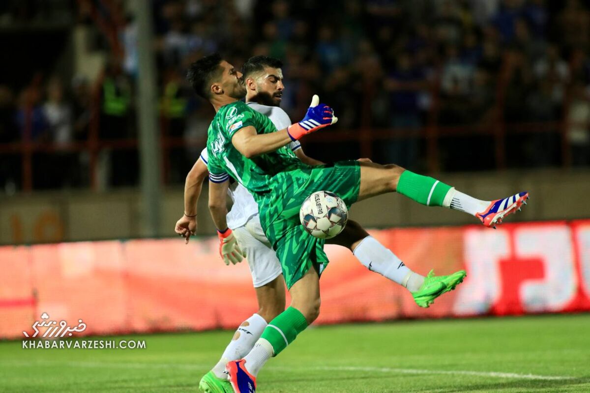 حسینی دروازهبانی که راحت گل می خورد!/ افت فاحش کاپیتان استقلال در قیاس با فصل گذشته حسینی دروازهبانی که راحت گل می خورد!/ افت فاحش کاپیتان استقلال در قیاس با فصل گذشته