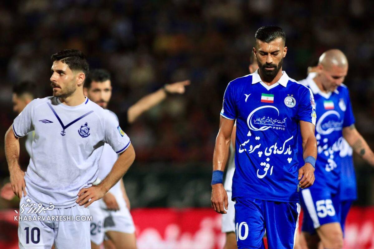 پوستر خلاقانه استقلال با تصویر اسطوره انزلی پوستر خلاقانه استقلال با تصویر اسطوره انزلی