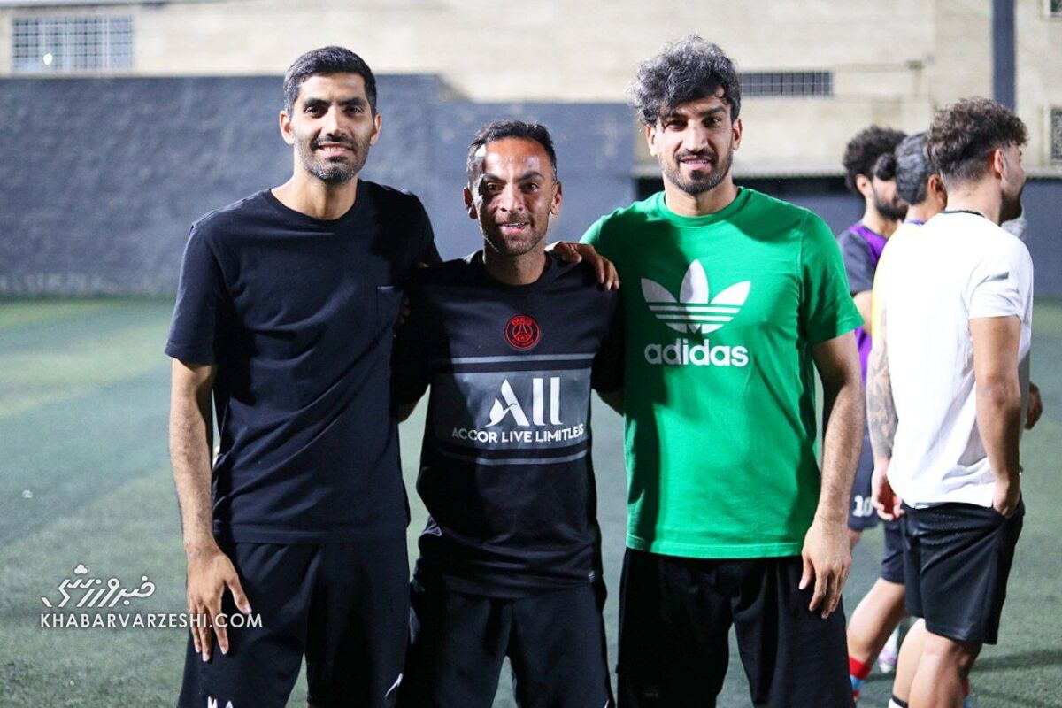 تصاویر| مچ اندازی کاپیتانهای سابق استقلال و پرسپولیس در زمین فوتبال