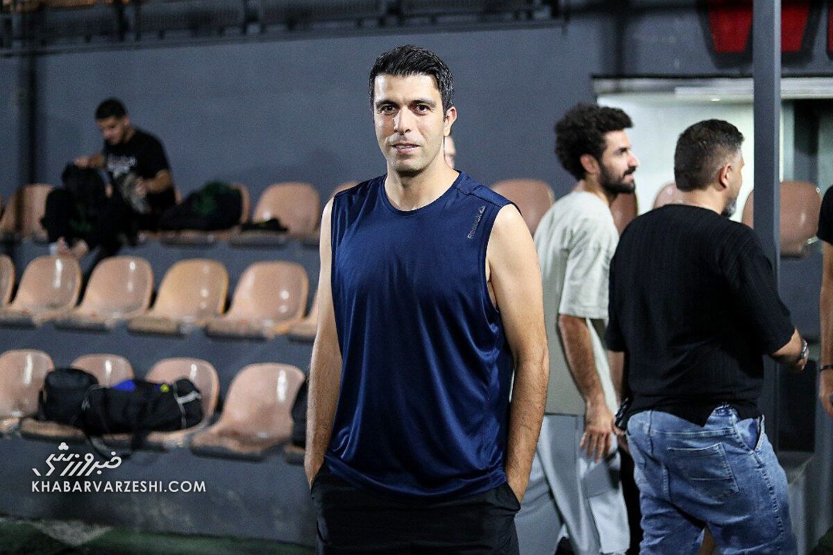 تصاویر| مچ اندازی کاپیتانهای سابق استقلال و پرسپولیس در زمین فوتبال