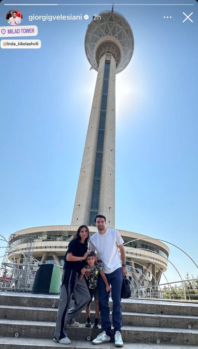 تصویری از چهره محبوب پرسپولیسیها زیر آسمانخراش تهران