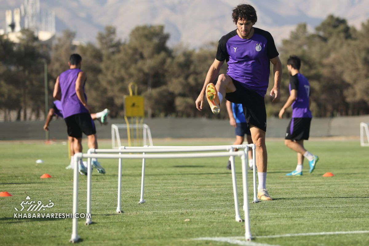 بلانکو و استقلال همچنان بلاتکلیف / مهاجم مورد علاقه نکونام تا این لحظه مجوز بازی ندارد!