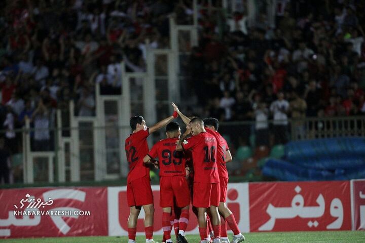 شادی گل مهدی هاشمنژاد؛ هوادار - تراکتور