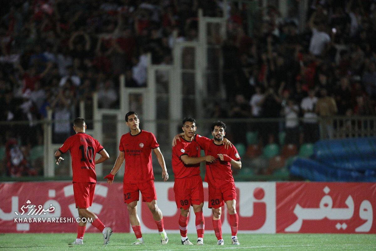 پیشنهاد خارجی دارم/ در ایران فقط برای تراکتور بازی میکنم! پیشنهاد خارجی دارم/ در ایران فقط برای تراکتور بازی میکنم!
