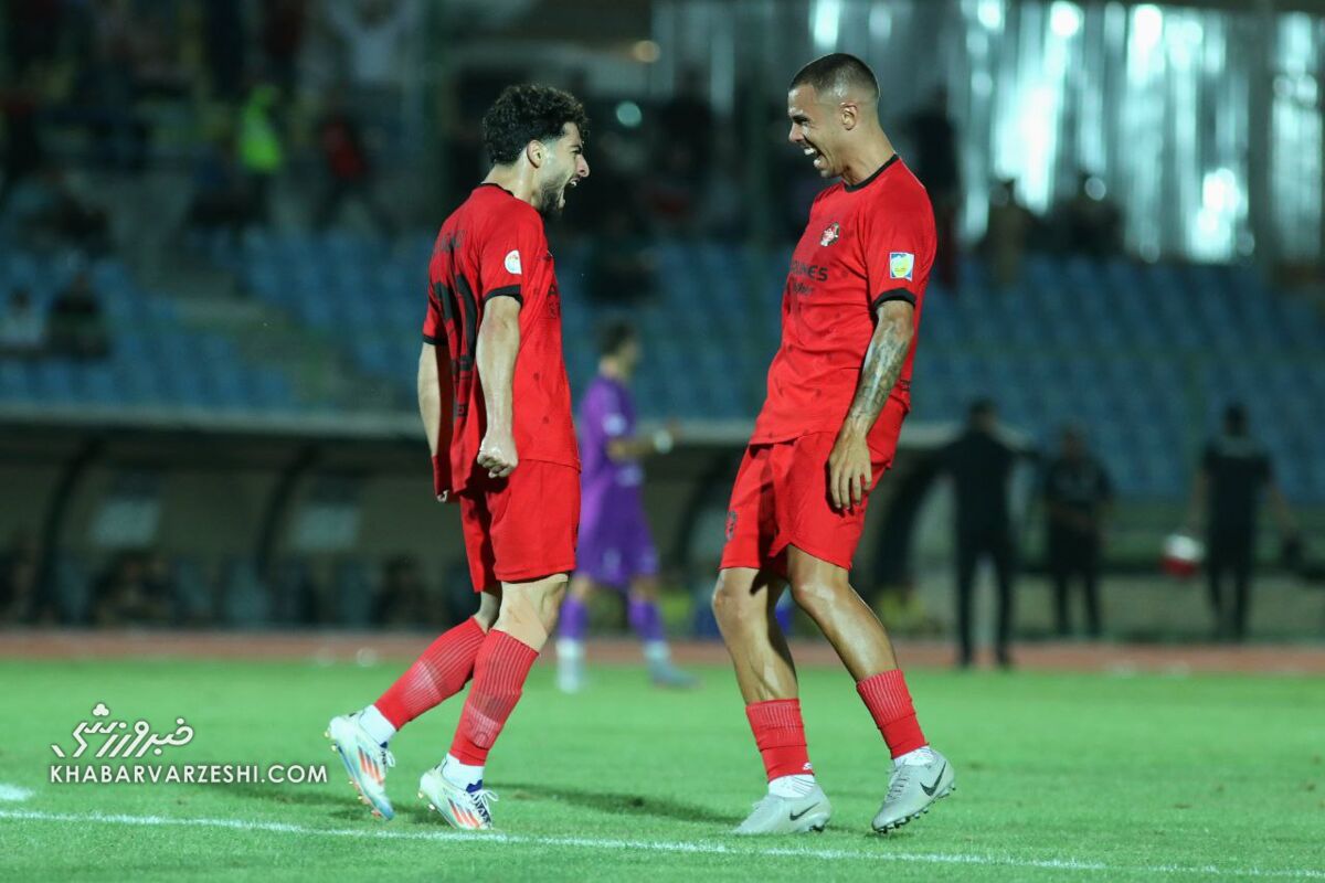 تراکتور روی کاکل جوان ها؛ اسم ها را تریلی نمی کشد، بار تراکتور را این بچه ها به دوش می کشند! تراکتور روی کاکل جوان ها؛ اسم ها را تریلی نمی کشد، بار تراکتور را این بچه ها به دوش می کشند!