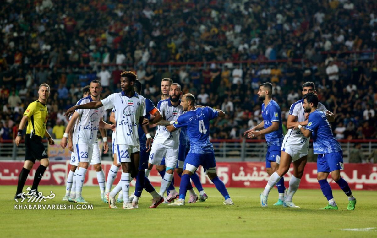 ویدیو| گل اول استقلال خوزستان به استقلال در دقیقه ۸۰/ شلیک ستاره کنگویی به قلب آبیهای تهران ویدیو| گل اول استقلال خوزستان به استقلال در دقیقه ۸۰/ شلیک ستاره کنگویی به قلب آبیهای تهران