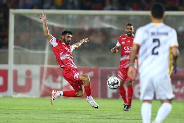 اسدبیگی از پرسپولیس پول نقد می‌خواهد!