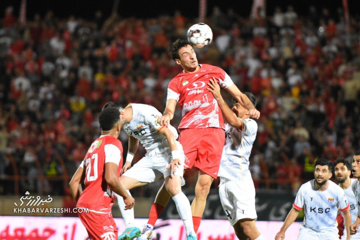 نکونام باید تغییر روش بدهد؛ همه دست ما را خوانده اند!/ چرا زیلیکیچ از لیست استقلال خارج نمی شود؟/ گندوز جای خالی بیرانوند را پُر کرد/ جوک جدید سال به اسم VAR