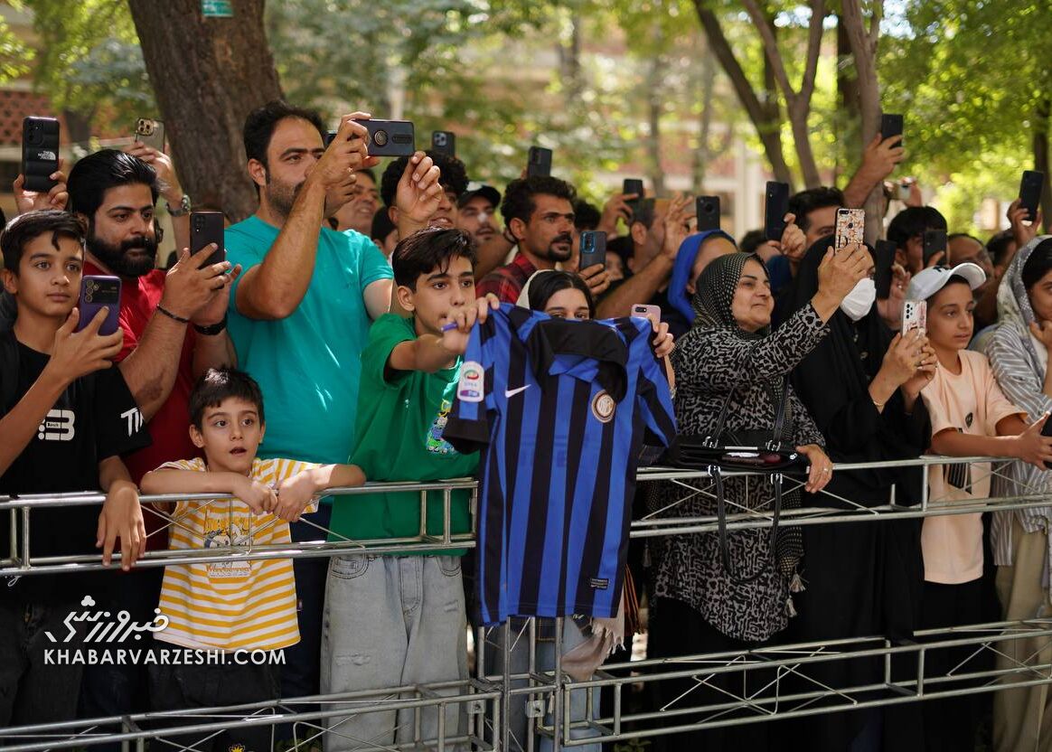 عکس| سورپرایز مهدی طارمی در اصفهان با لباس اینتر