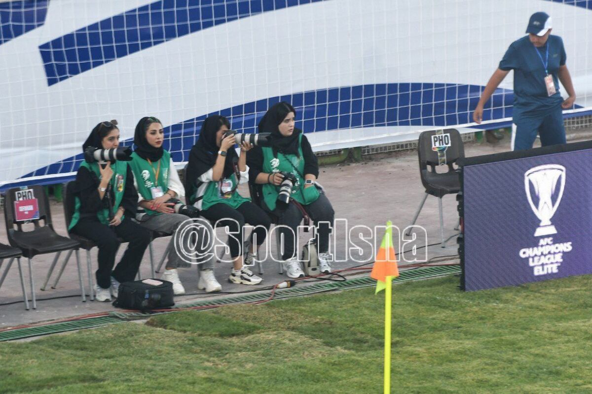 این زنها در بازی تیم ملی فوتبال ایران و قرقیزستان سوژه شدند +عکس