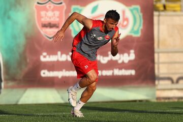 مشکل هافبک پرسپولیس حل شد