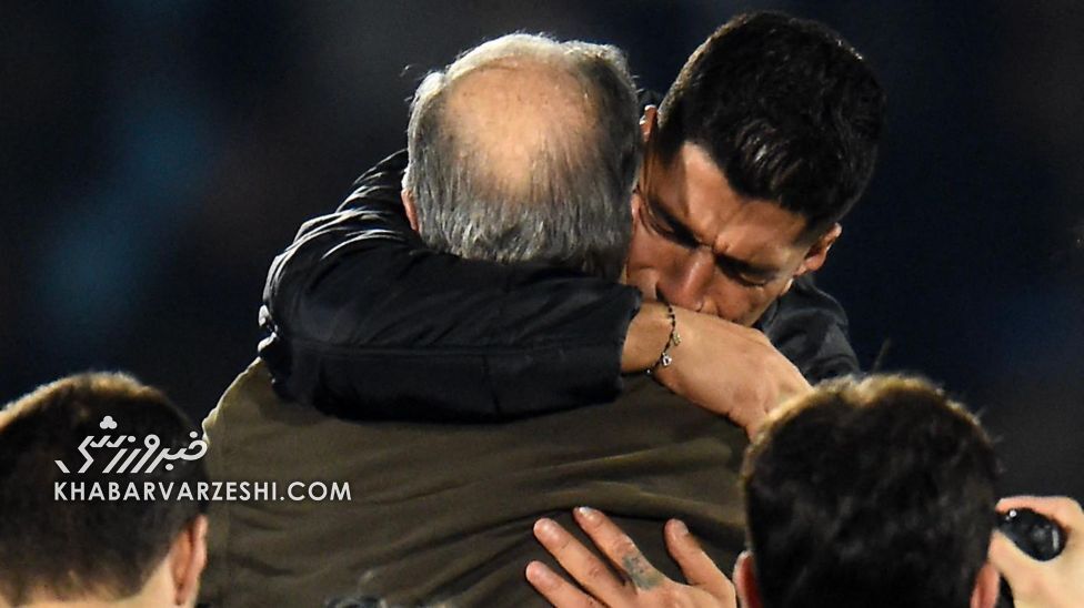 اشکهای لوئیس سوارس و خانوادهاش در مراسم خداحافظی +تصاویر