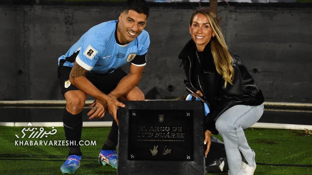 اشکهای لوئیس سوارس و خانوادهاش در مراسم خداحافظی +تصاویر