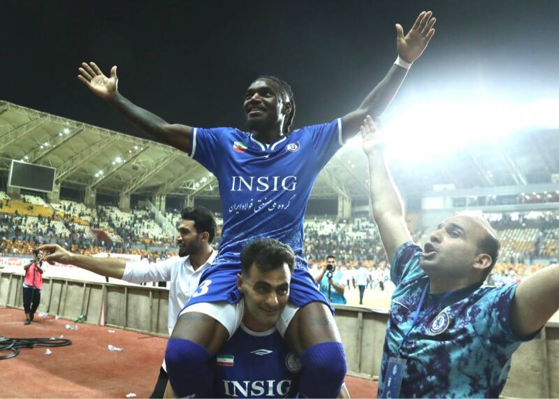 تبریک تیوی بیفوما به مرتضی پورعلیگنجی؛ تو لیاقت این ازدواج را داشتی، البته همسرت هم خوش شانس است! +ویدیو تبریک تیوی بیفوما به مرتضی پورعلیگنجی؛ تو لیاقت این ازدواج را داشتی، البته همسرت هم خوش شانس است! +ویدیو