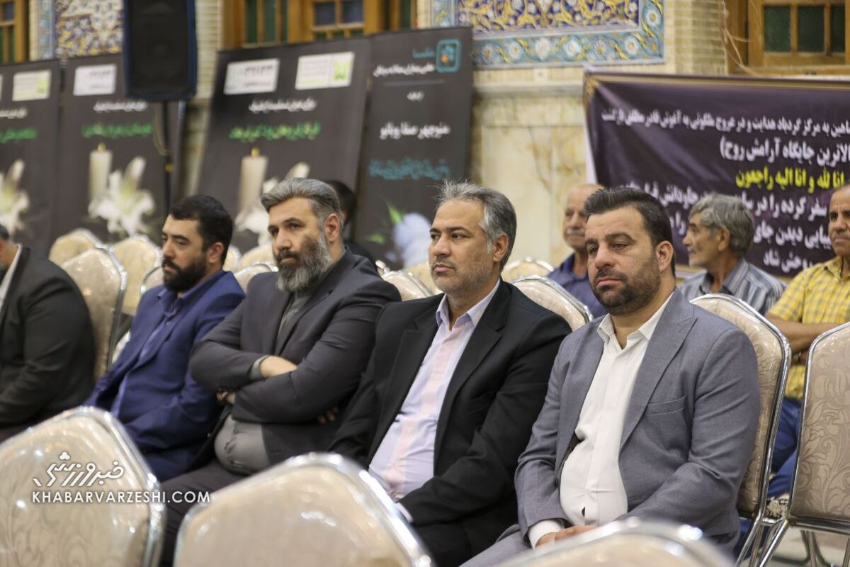 حضور سپاهانی‌ها در مراسم ترحیم محمد برزمهری +عکس